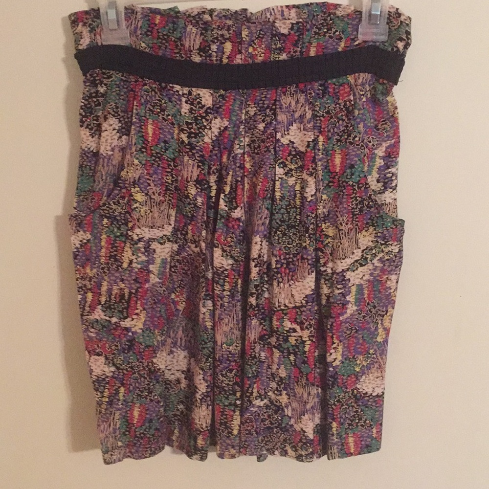Patterned skirt with pockets